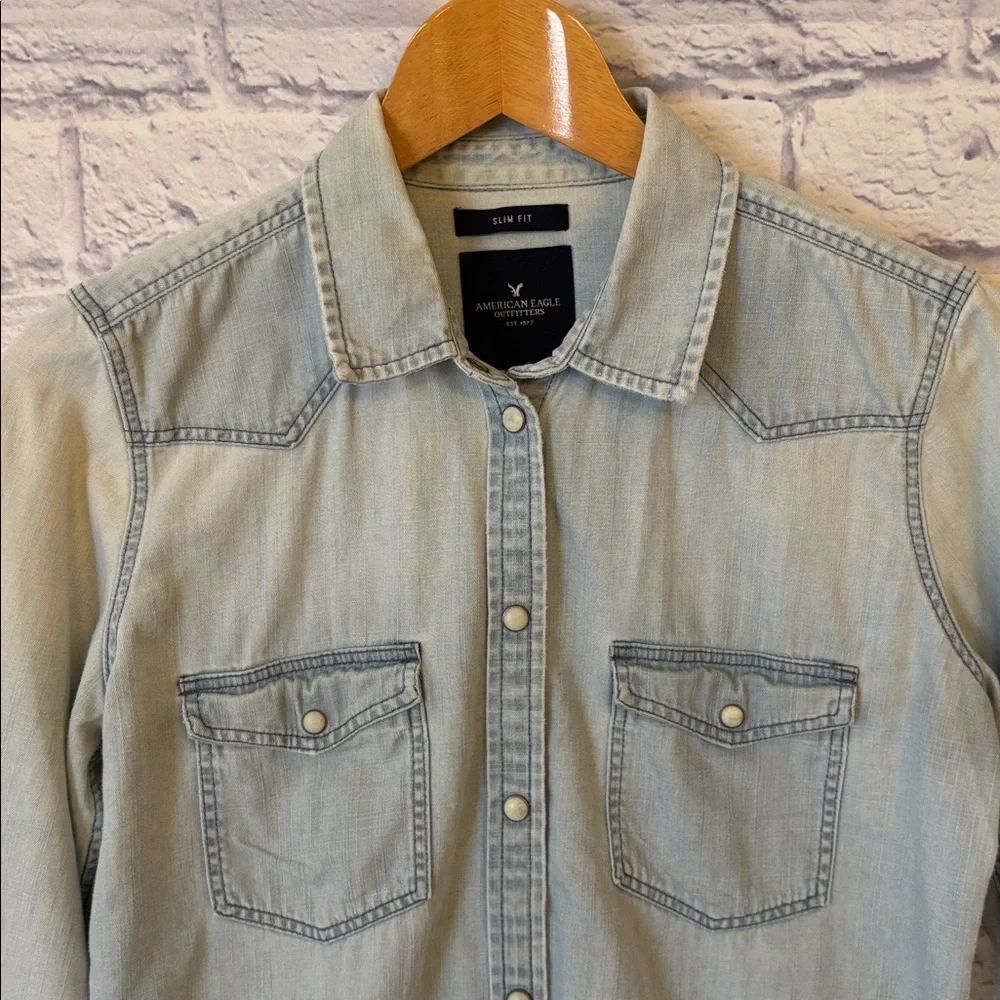 American Eagle Denim Button Down Shirt Long Sleeve Light Blue Slim Fit Small